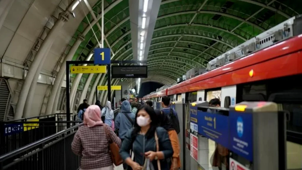 KAI Akan Operasikan 5598 Perjalanan LRT Jabodetabek Selama Libur Nataru